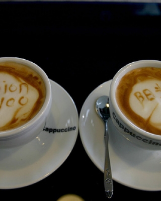 Giọt cà phê sữa... Giọt cà phê sữa...